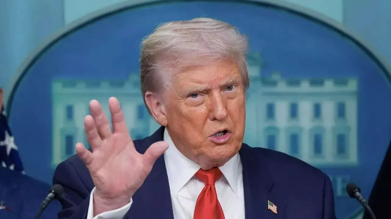 100% Tariff Threat Trump Warns Canada Over China Trade Deal & Logistics Impact